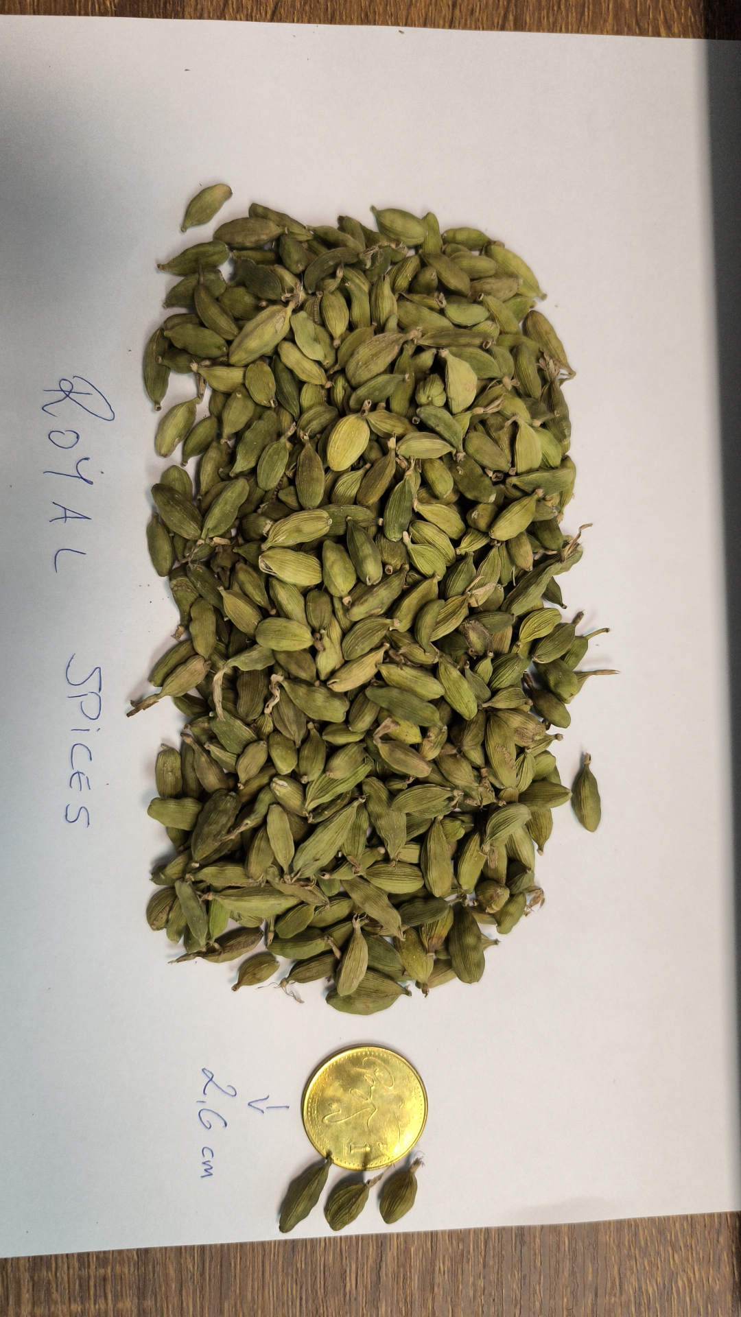 Bold green cardamom — 2.6 cm size reference