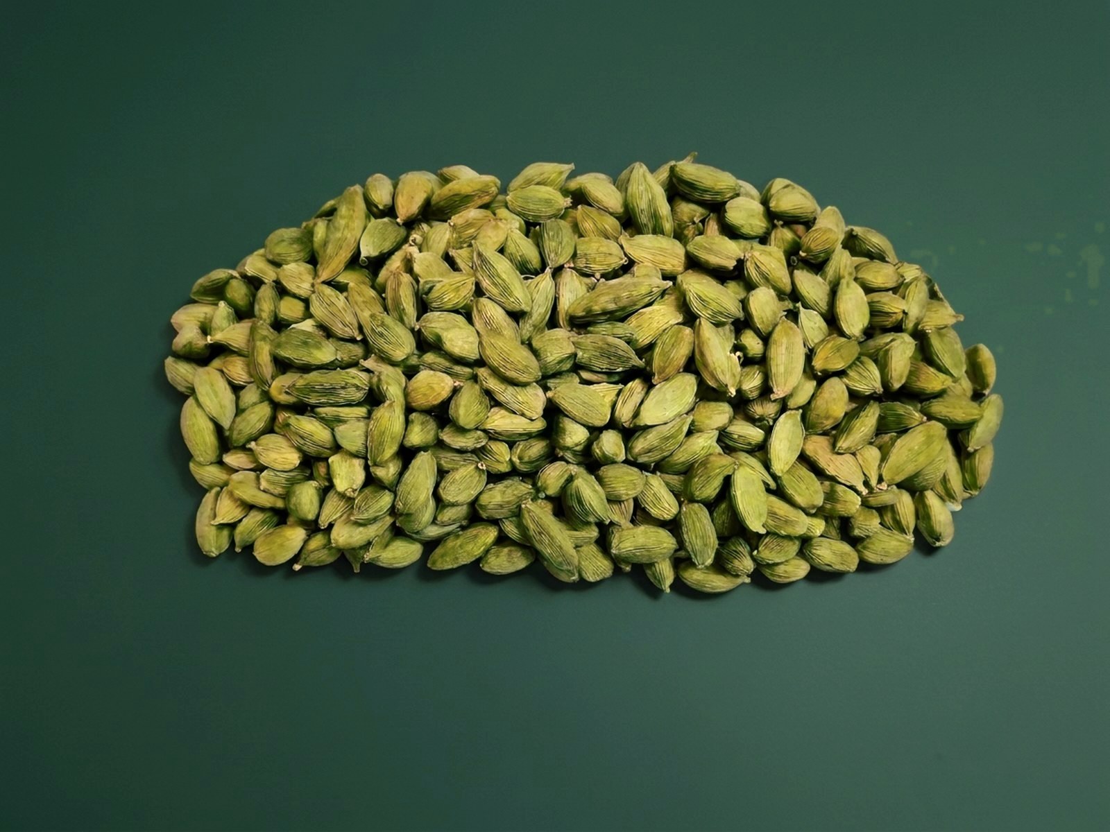 Cardamom Light Green / Yellow 8-9 mm